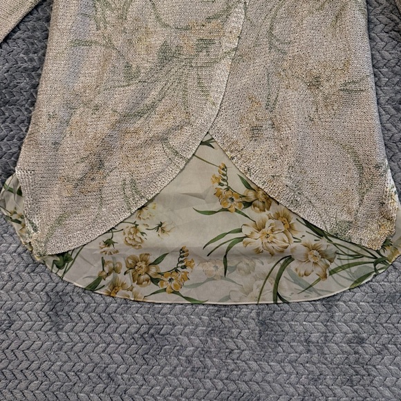 Sioni Flower Lightweight Layered Sweater size medium - Picture 4 of 13